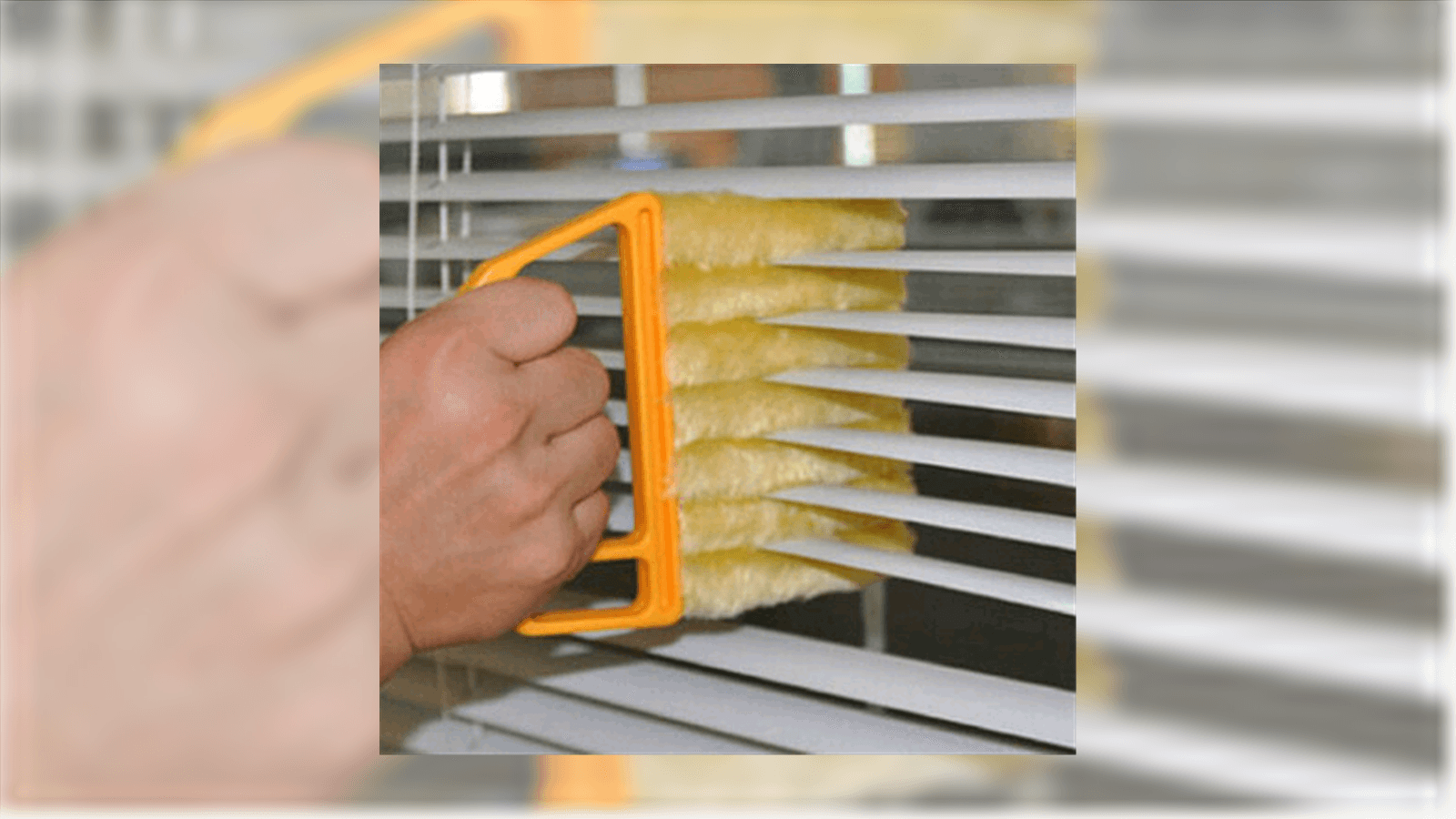 Escova de Microfibra para Persianas em contexto de uso
