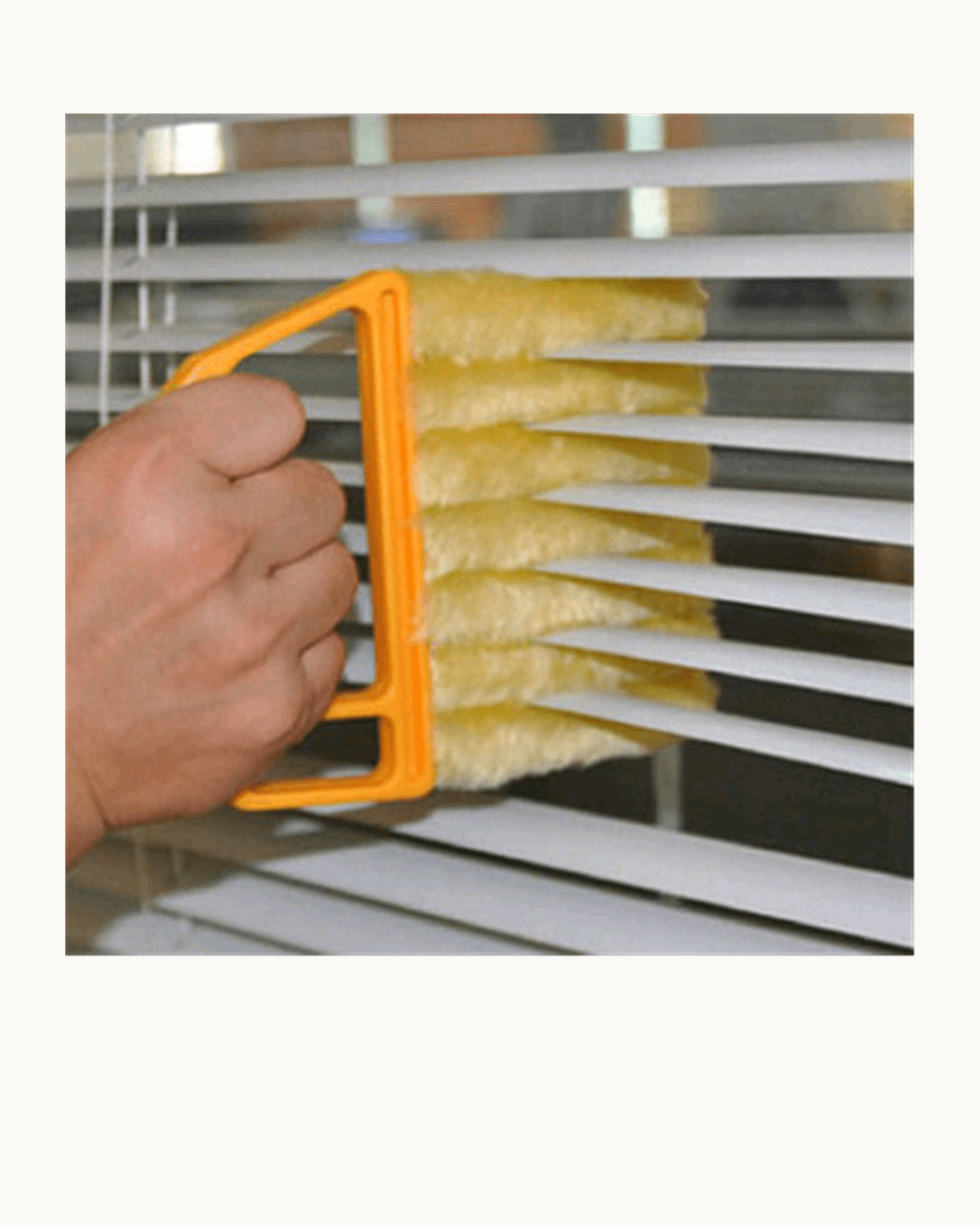 Escova de Microfibra para Persianas em uso