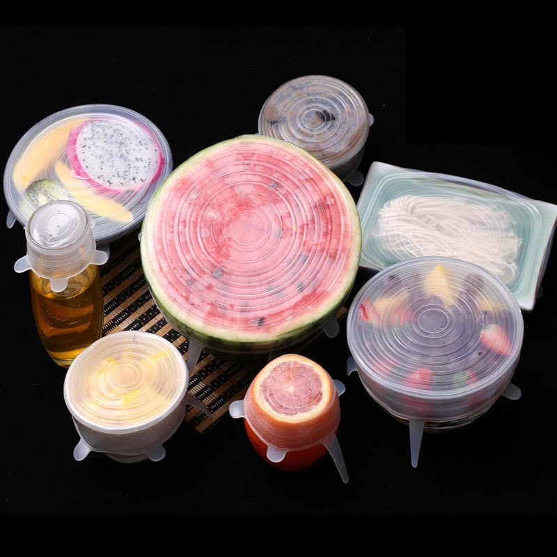 Kit Tampas de Silicone para Microondas: O silicone acompanha a borda sem ocupar espaço de pote extra.